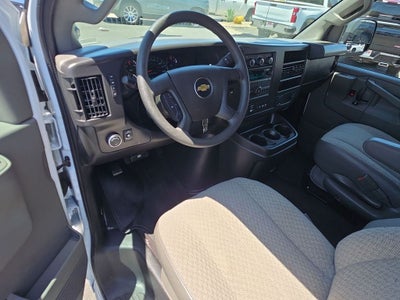 2025 Chevrolet Express Passenger 1LT