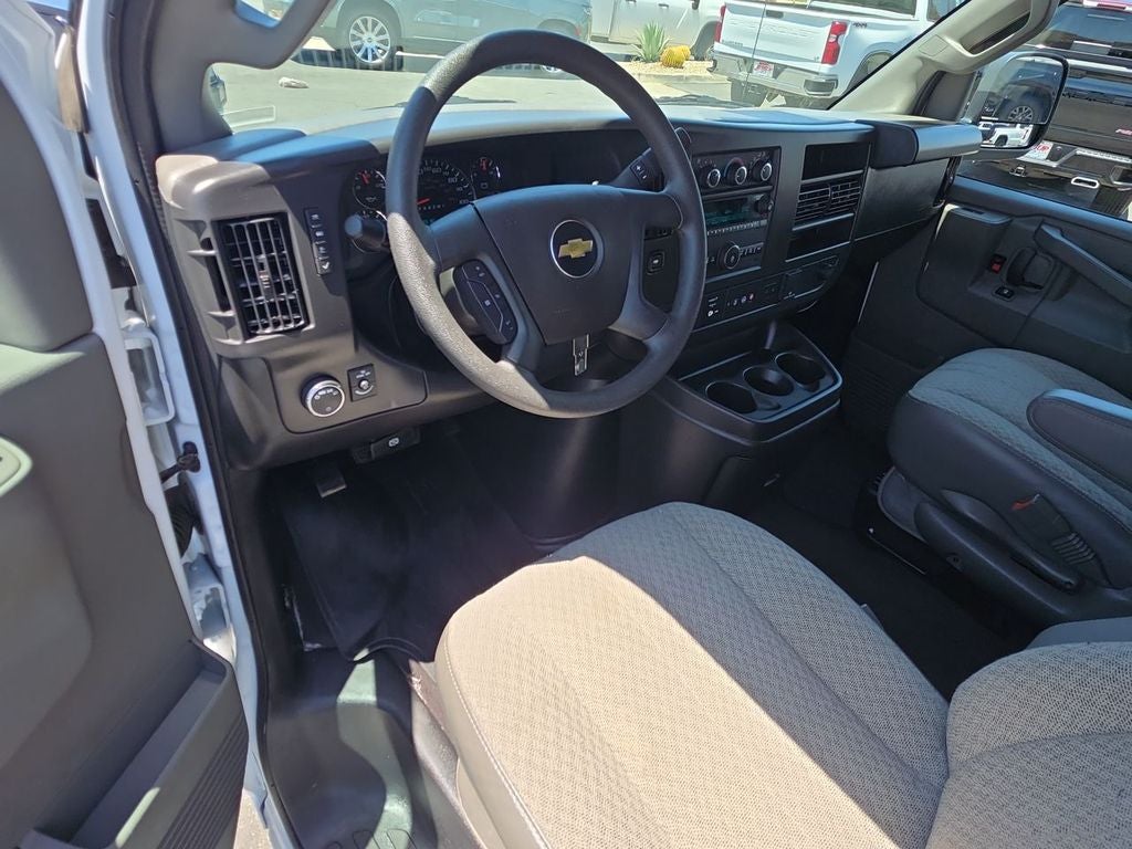 2025 Chevrolet Express Passenger 1LT