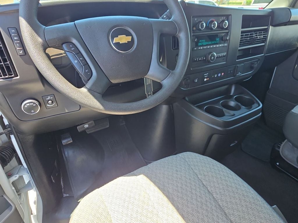 2025 Chevrolet Express Passenger 1LT