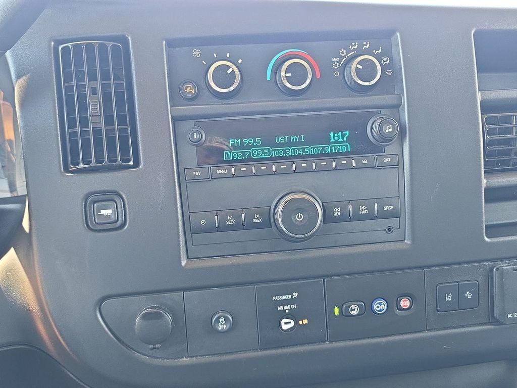 2025 Chevrolet Express Passenger 1LT
