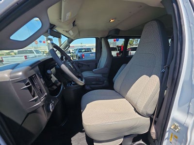 2025 Chevrolet Express Passenger 1LT