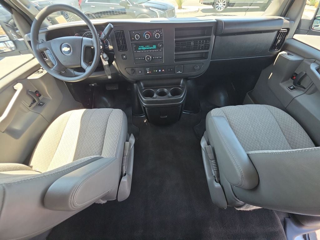 2025 Chevrolet Express Passenger 1LT
