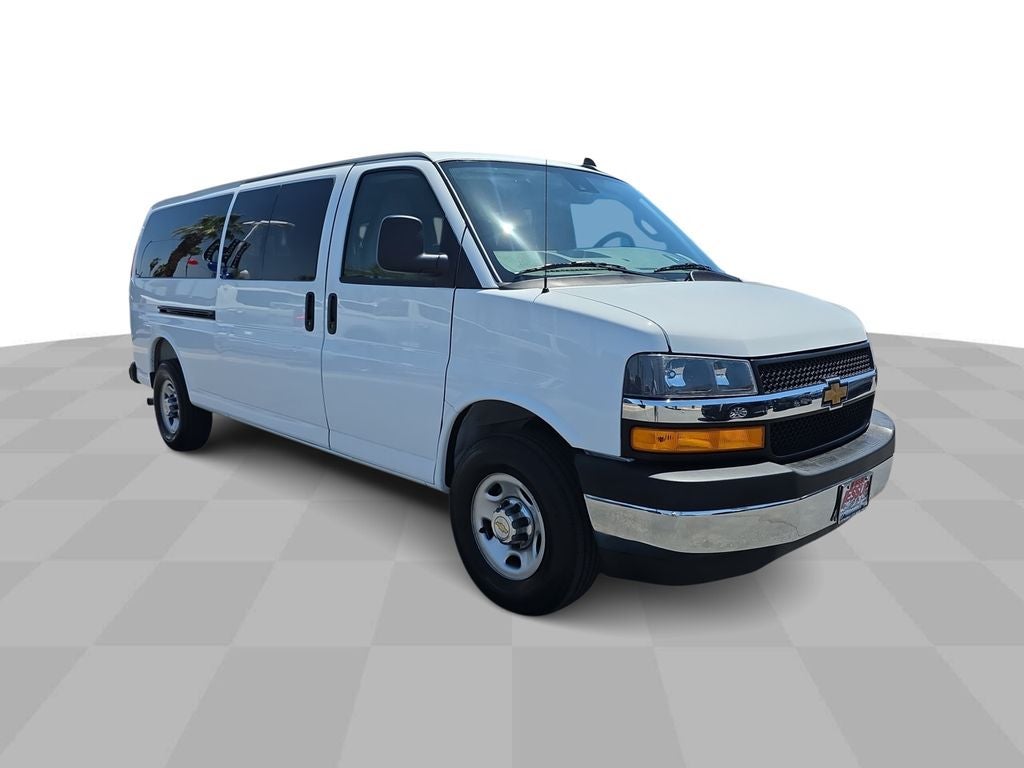 2025 Chevrolet Express Passenger 1LT