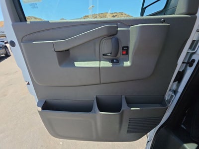 2025 Chevrolet Express Passenger 1LT