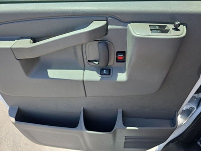 2025 Chevrolet Express Passenger 1LT
