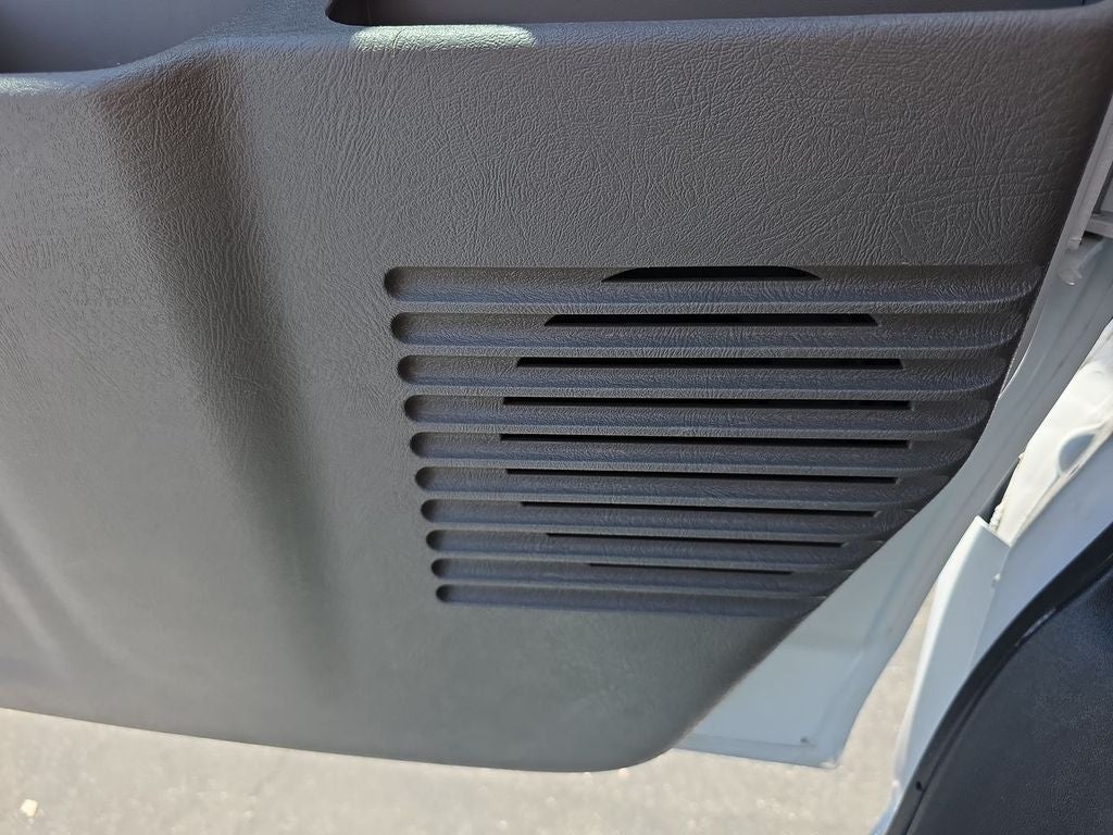 2025 Chevrolet Express Passenger 1LT