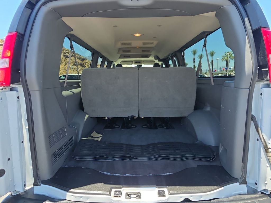 2025 Chevrolet Express Passenger 1LT