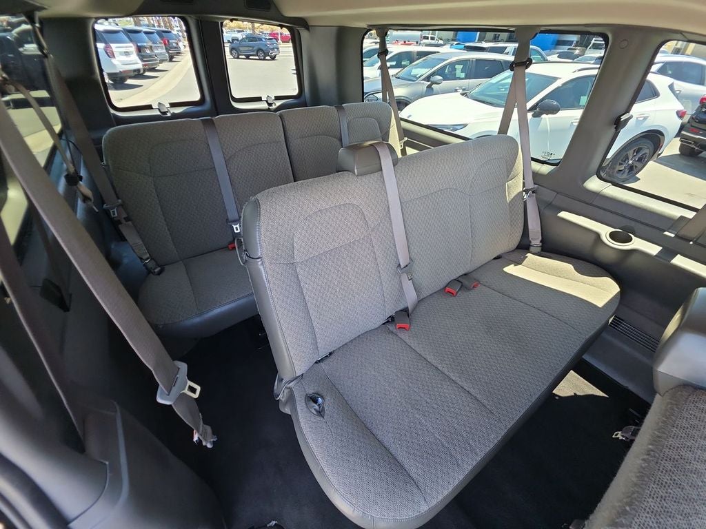 2025 Chevrolet Express Passenger 1LT