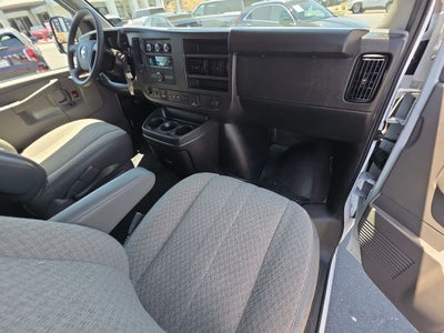 2025 Chevrolet Express Passenger 1LT