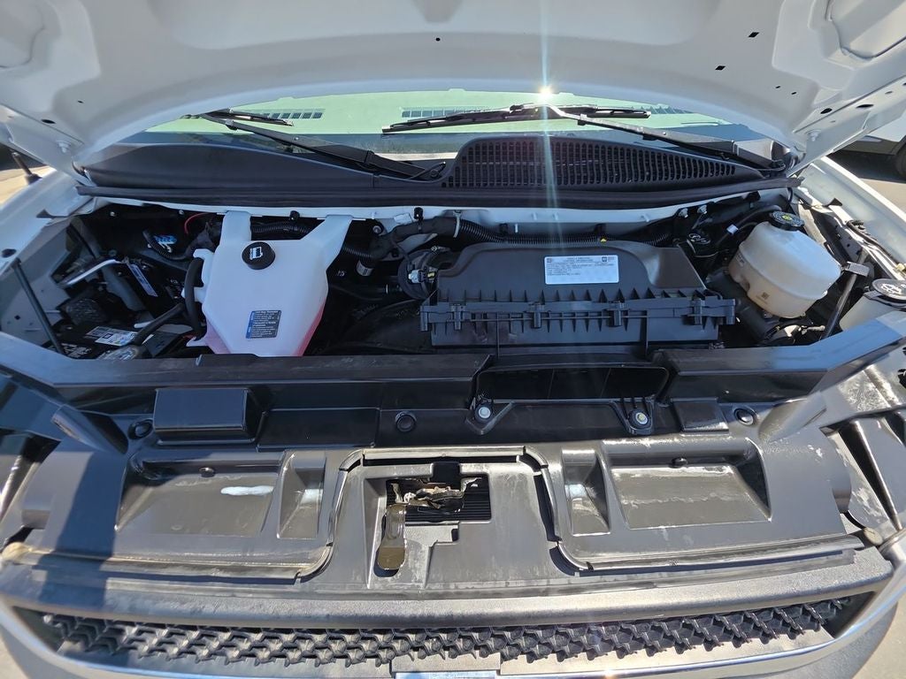 2025 Chevrolet Express Passenger 1LT