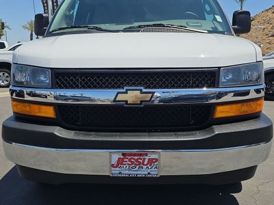 2025 Chevrolet Express Passenger 1LT