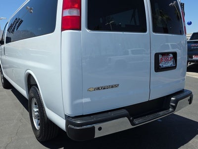 2025 Chevrolet Express Passenger 1LT