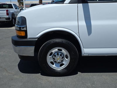 2025 Chevrolet Express Passenger 1LT