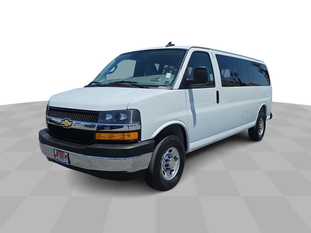 2025 Chevrolet Express Passenger 1LT