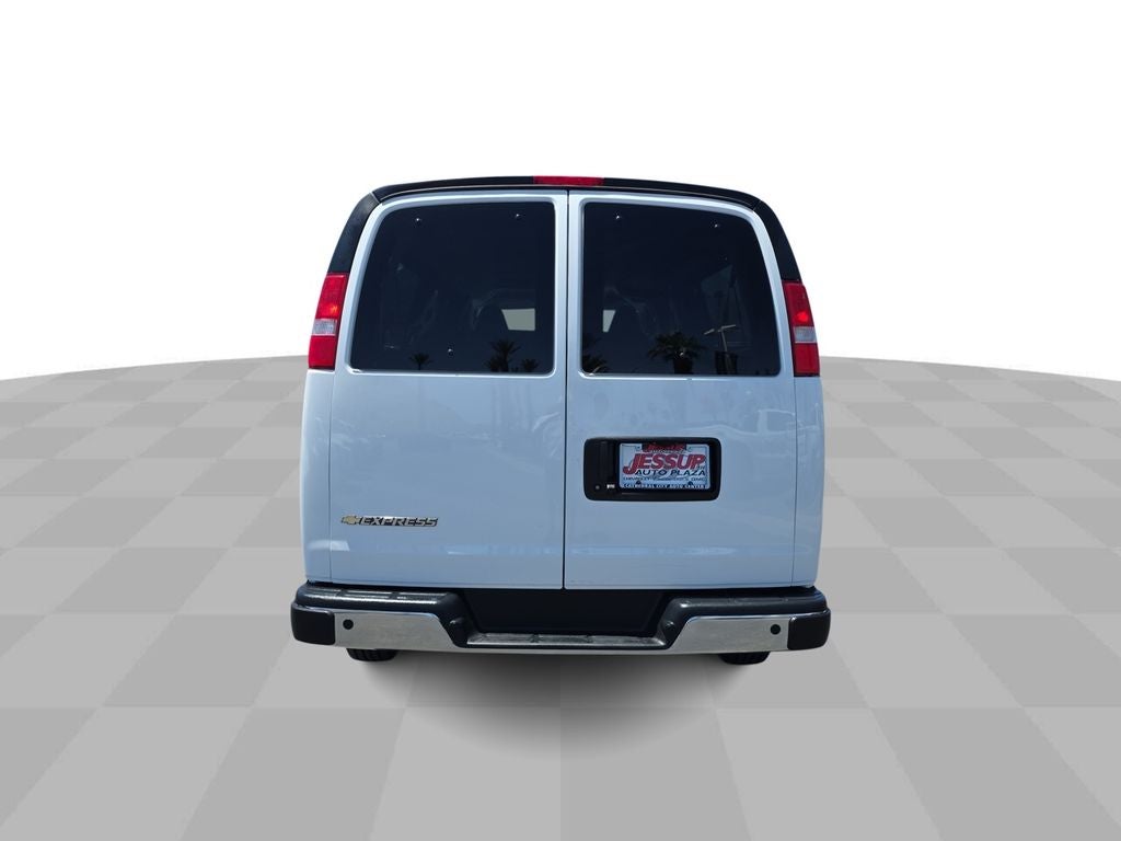 2025 Chevrolet Express Passenger 1LT
