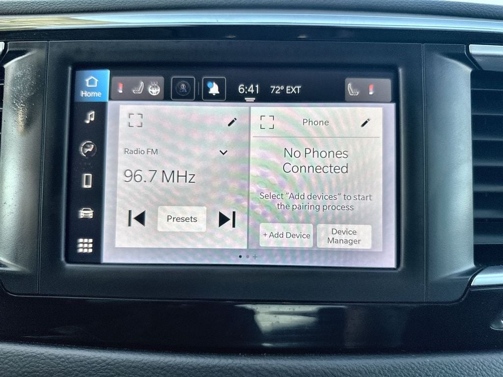 2024 Chrysler Voyager LX