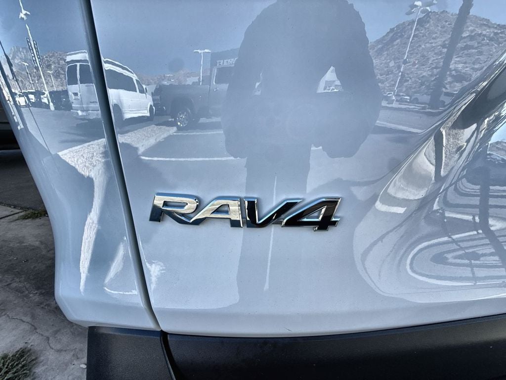 2025 Toyota RAV4 LE