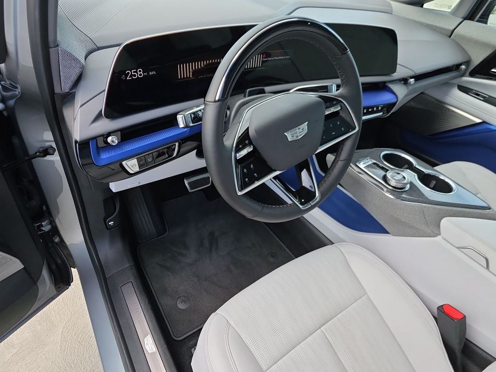 2025 Cadillac OPTIQ Luxury 2