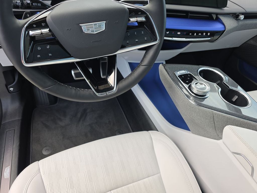 2025 Cadillac OPTIQ Luxury 2