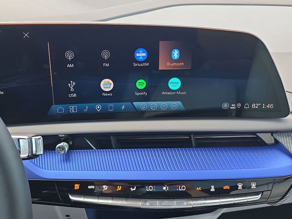 2025 Cadillac OPTIQ Luxury 2