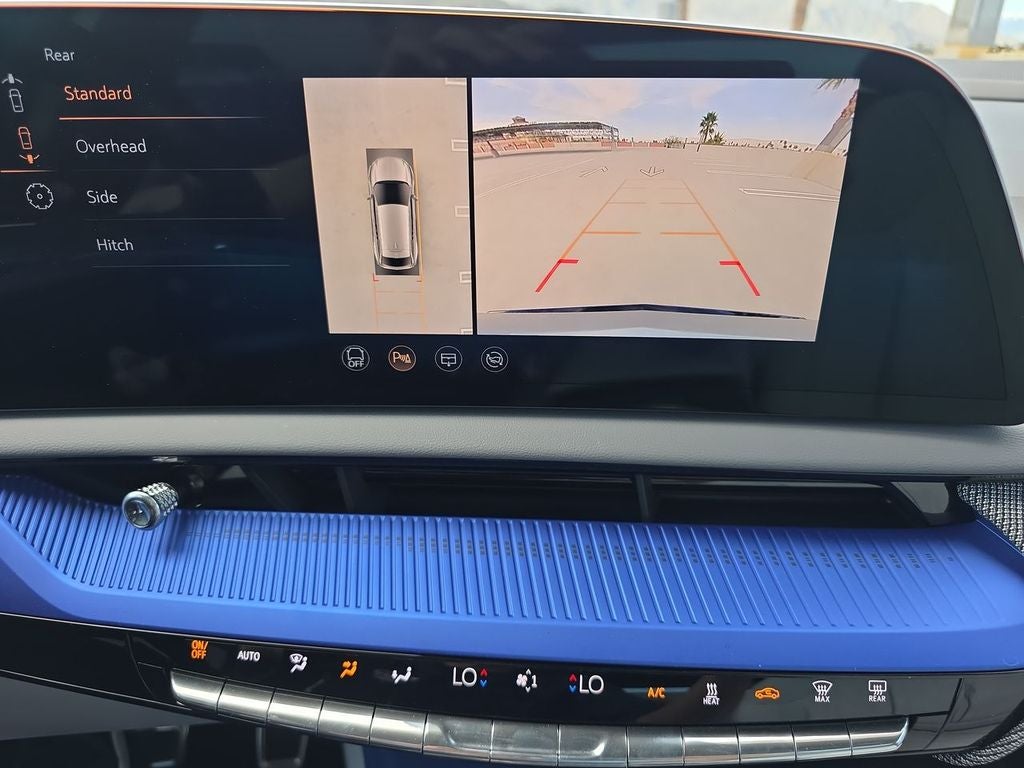 2025 Cadillac OPTIQ Luxury 2