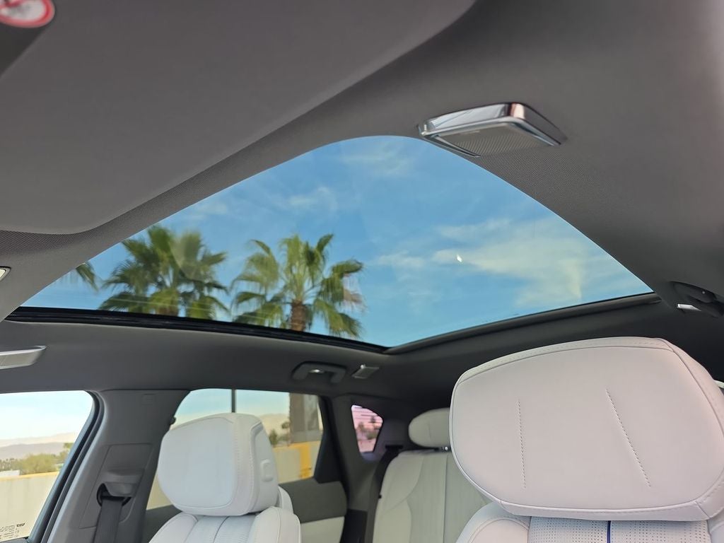 2025 Cadillac OPTIQ Luxury 2