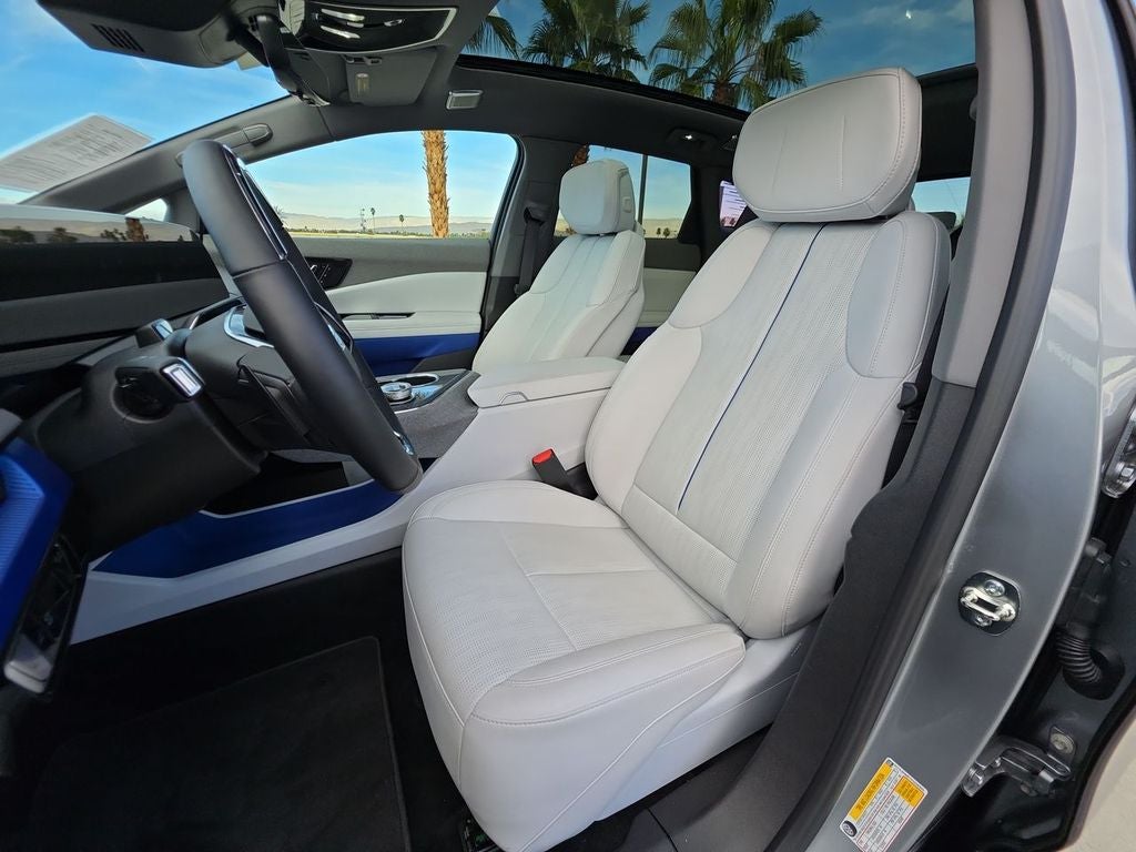 2025 Cadillac OPTIQ Luxury 2