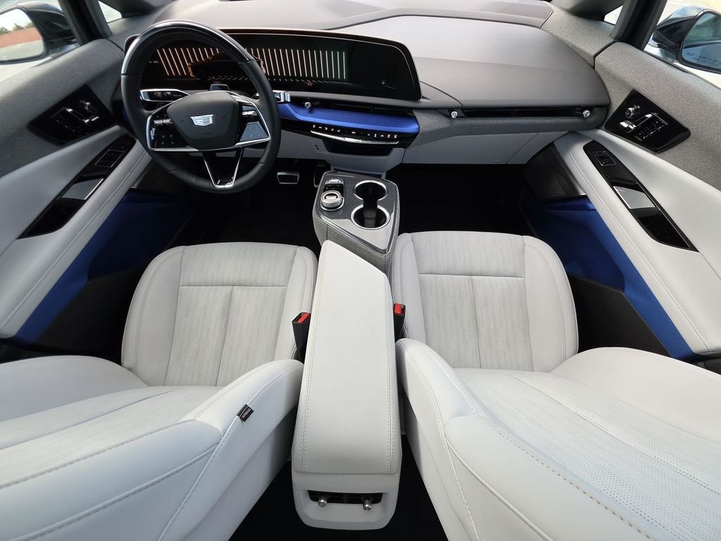2025 Cadillac OPTIQ Luxury 2