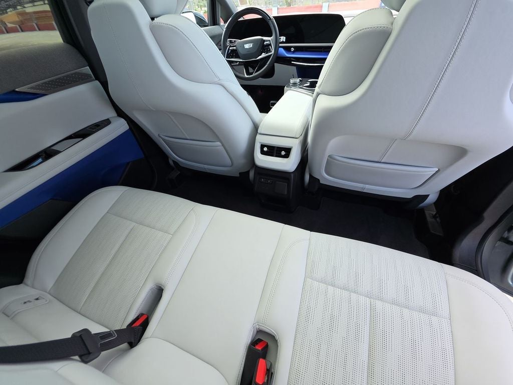 2025 Cadillac OPTIQ Luxury 2