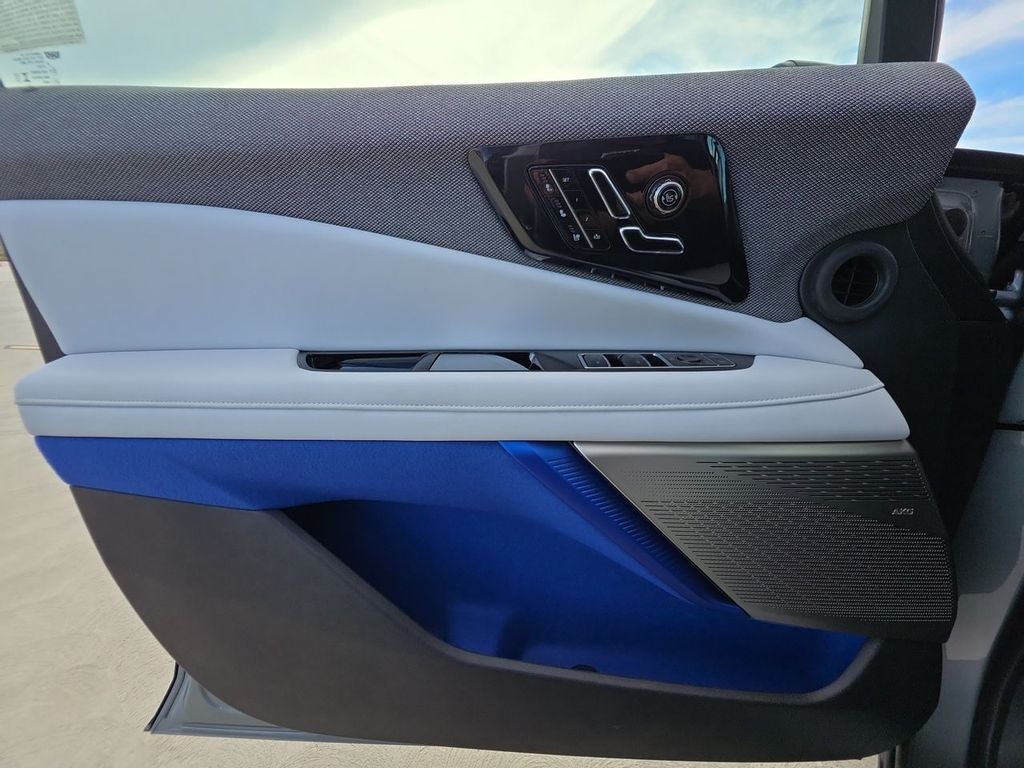 2025 Cadillac OPTIQ Luxury 2