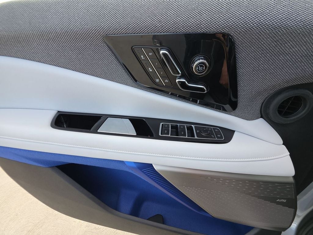 2025 Cadillac OPTIQ Luxury 2