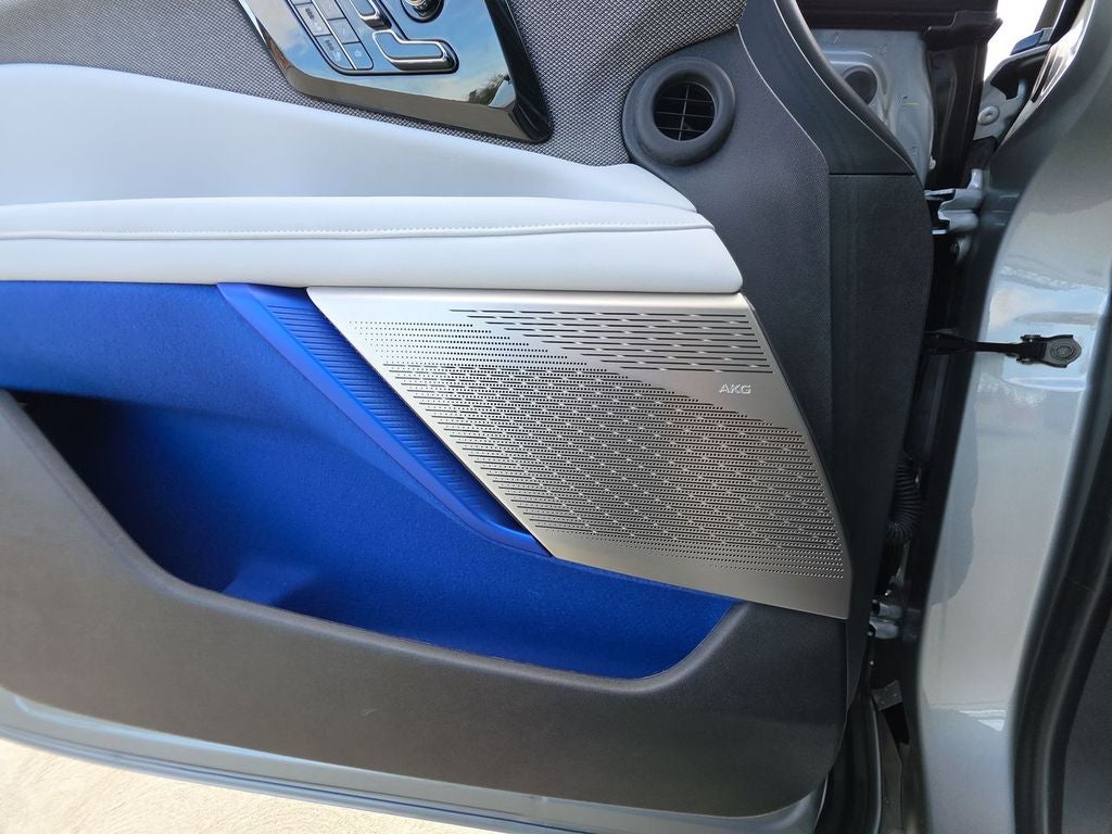 2025 Cadillac OPTIQ Luxury 2