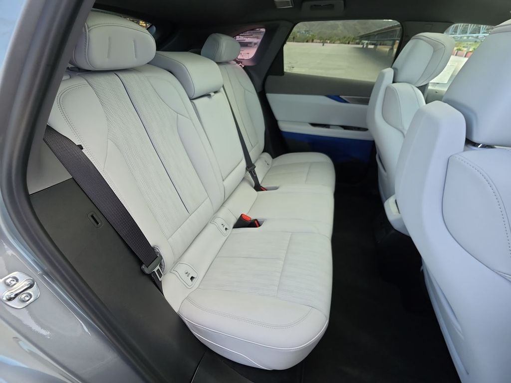 2025 Cadillac OPTIQ Luxury 2