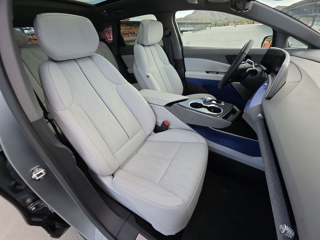 2025 Cadillac OPTIQ Luxury 2