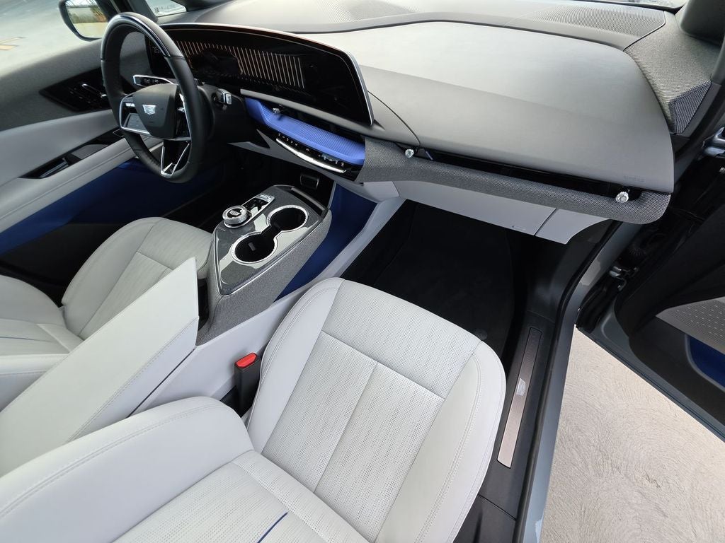 2025 Cadillac OPTIQ Luxury 2