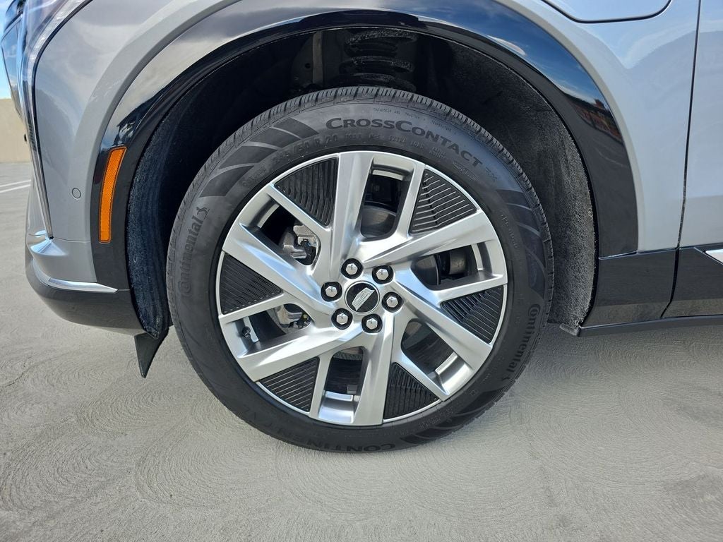 2025 Cadillac OPTIQ Luxury 2