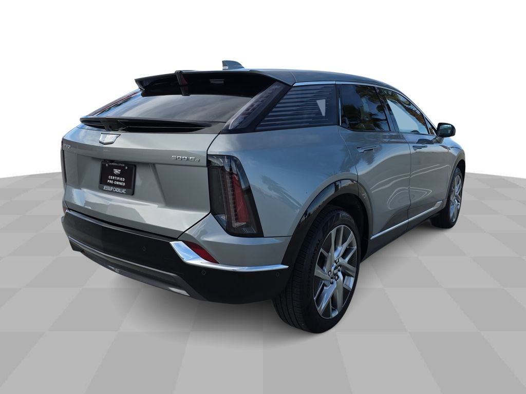 2025 Cadillac OPTIQ Luxury 2