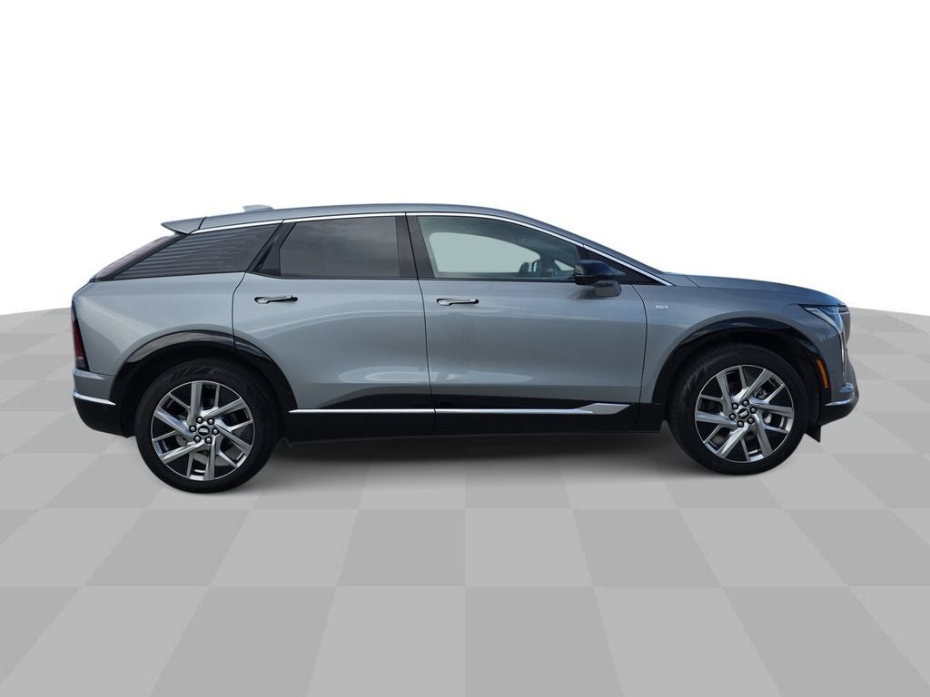 2025 Cadillac OPTIQ Luxury 2