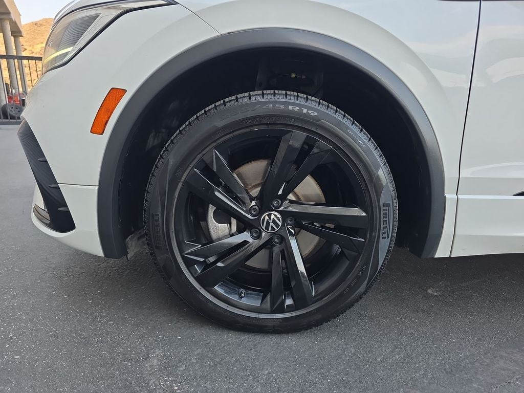2023 Volkswagen Tiguan SE R-Line Black