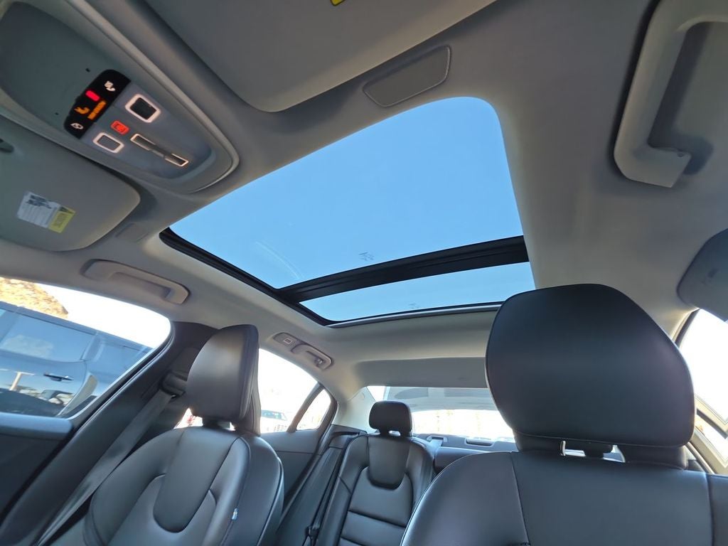 2024 Volvo S60 Core Dark Theme