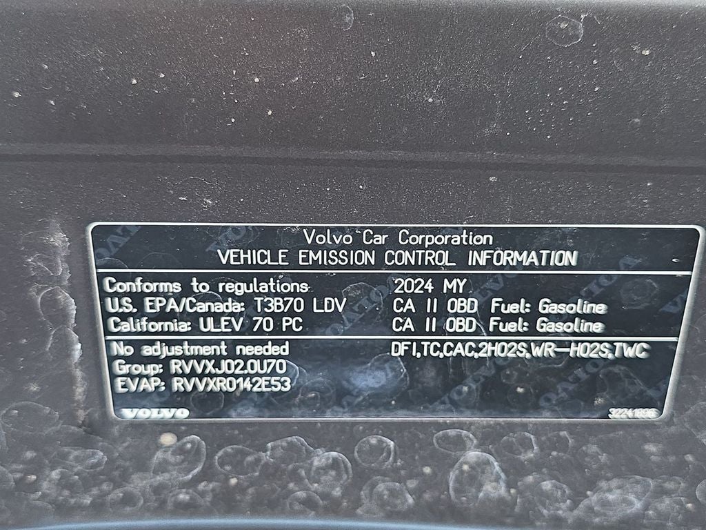 2024 Volvo S60 Core Dark Theme