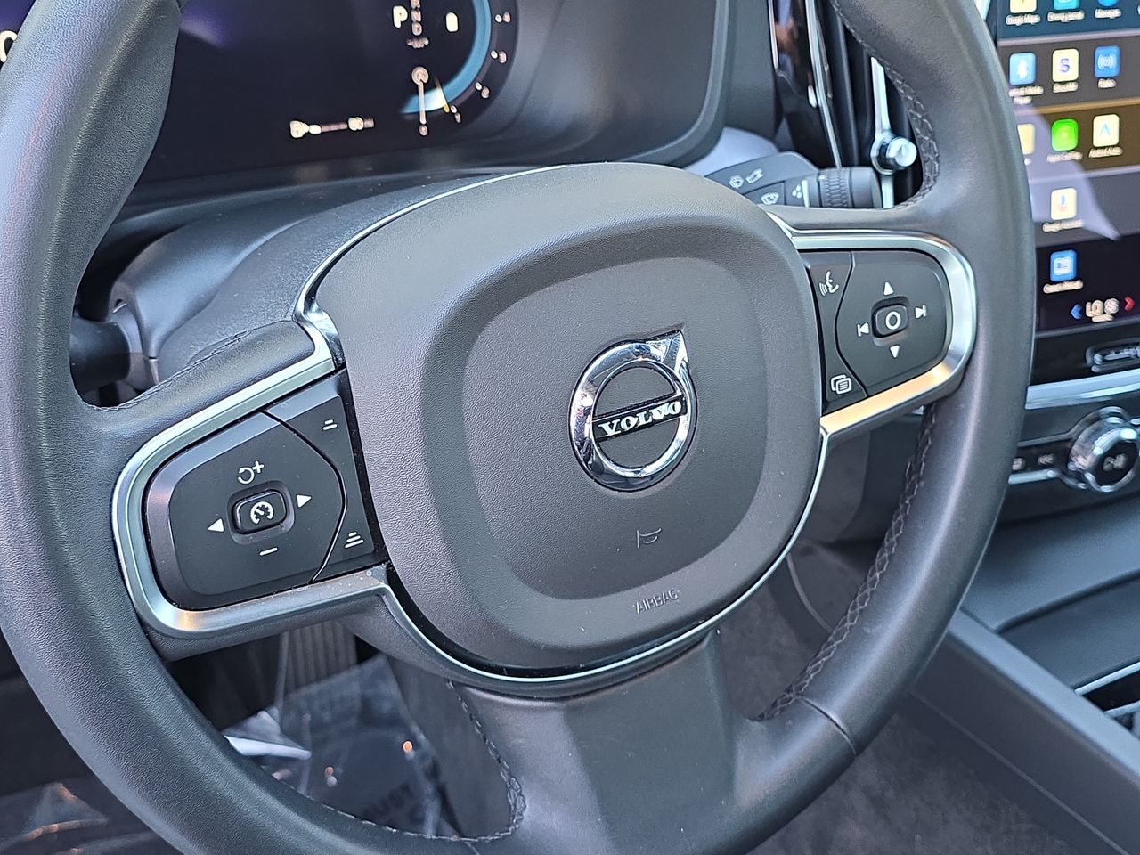 2024 Volvo S60 Core Dark Theme