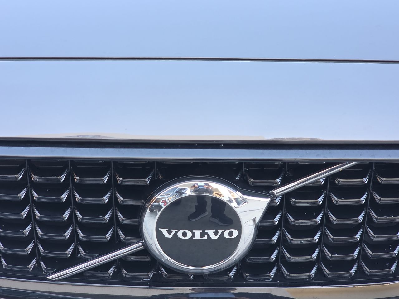 2024 Volvo S60 Core Dark Theme