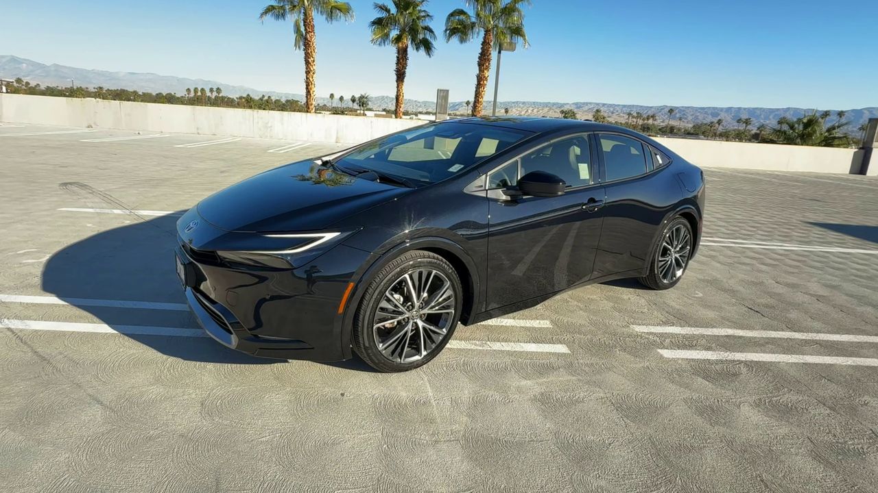 2025 Toyota Prius LE