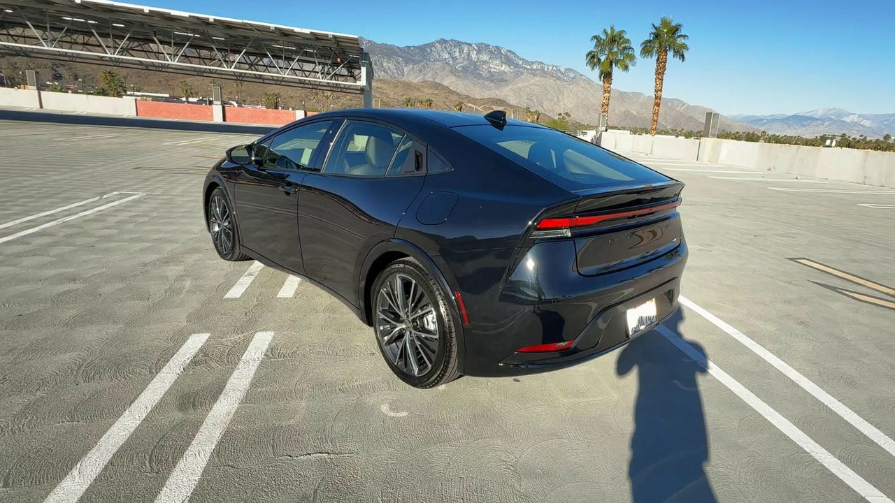 2025 Toyota Prius LE