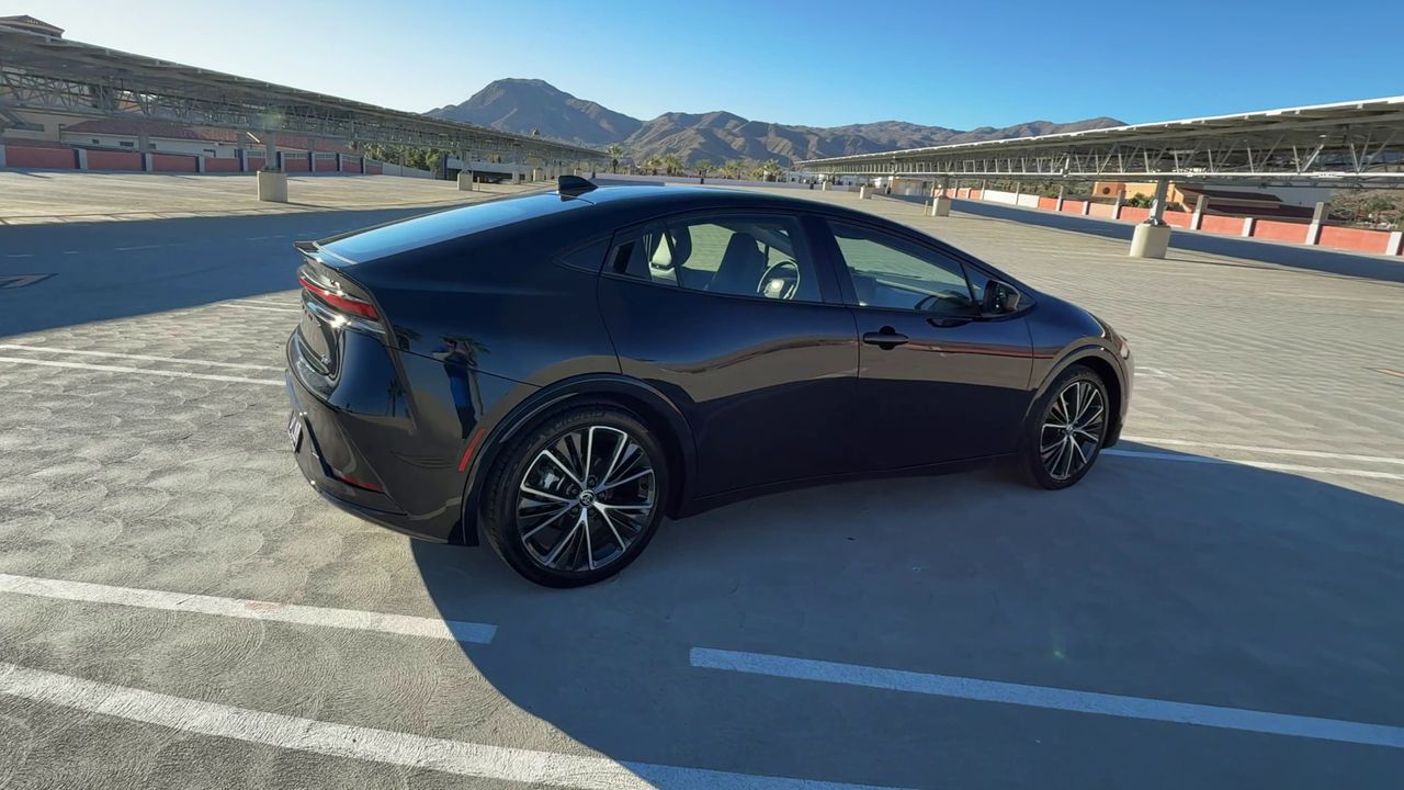 2025 Toyota Prius LE