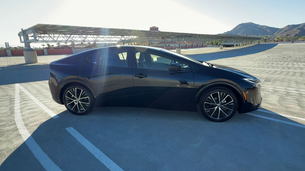 2025 Toyota Prius LE