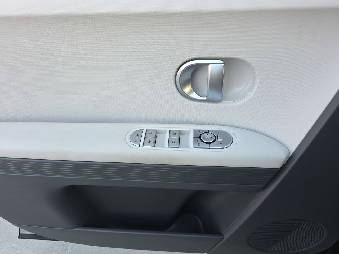 2024 Hyundai IONIQ 5 SE