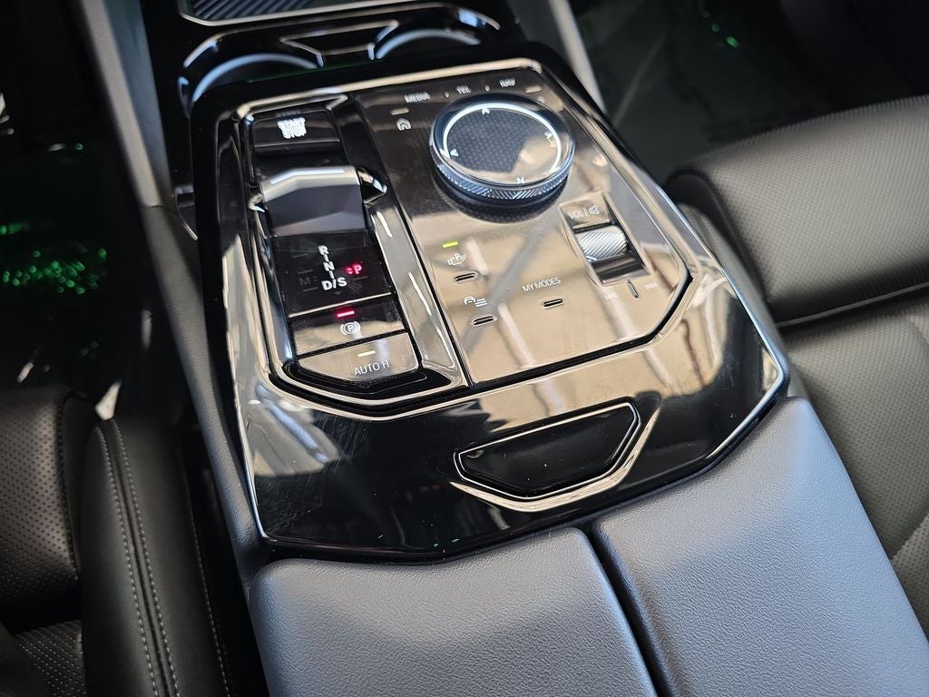 2025 BMW 5 Series 530i