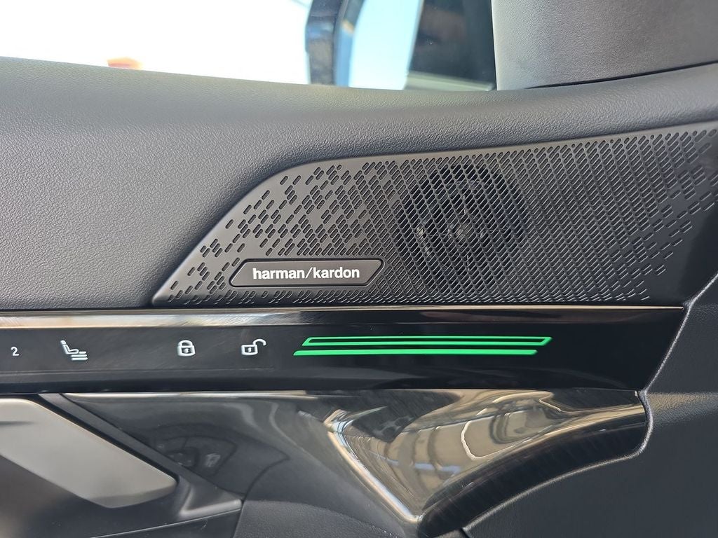 2025 BMW 5 Series 530i